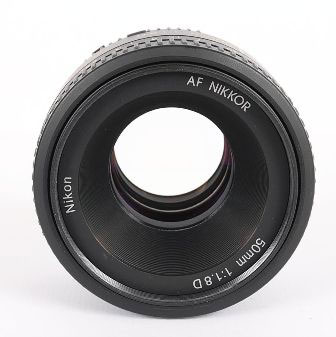 Nikkor-Nikon-50mm-f1.8-AF-D-pixelarge-lens aperture