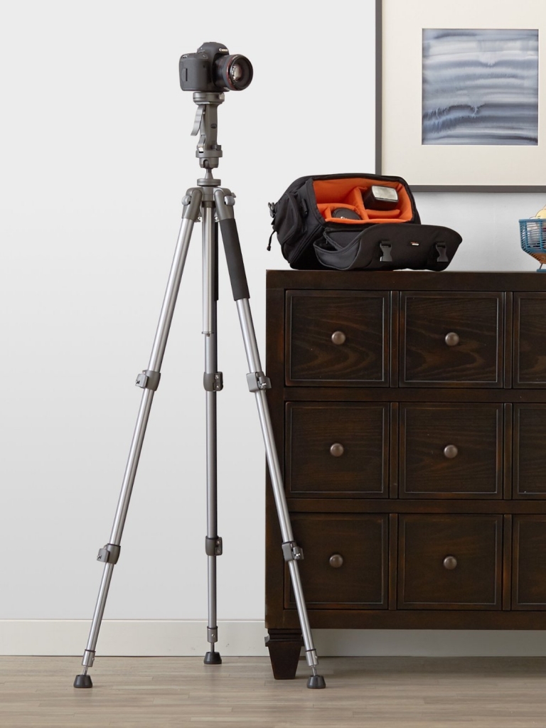 AmazonBasics 70-Inch Pistol Grip Tripod - Review mounted